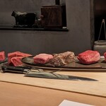 銀座 kappou ukai 肉匠 - お肉の列