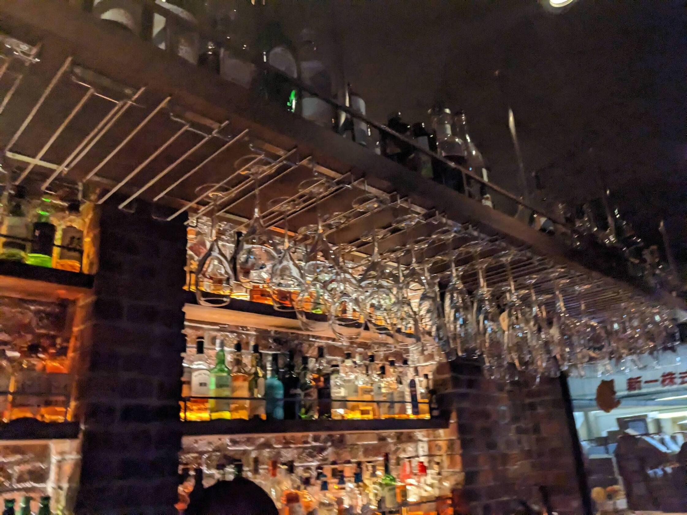 バーカウンター 写真 : WHISKY&WINE BAR96 （BAR KURO） - 馬喰横山/バー | 食べログ