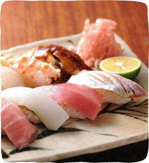 Kame sushi - 定番ネタから季節ネタまで、それぞれのご予算に合わせて、おまかせで握ります。