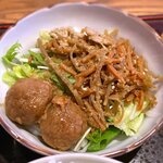 さくら本店 - (ﾗﾝﾁ)さくら定食 小鉢：きんぴらと鶏団子のサラダ　2022.12.28