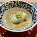 御料理 ひさまつ - 先付 焼き胡麻豆腐 下仁田葱 自家製白味噌仕立て
