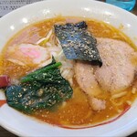 かまや食堂 - 節香るかまや食堂らしいみそラーメンです。