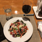 眞 - シェフのサラダ ハーフ、赤ワイン2杯目