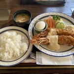 ラ ブリィエ - 料理写真:エビフライランチ￥1,000