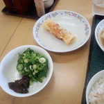 うどんの川上家 - トッピングのちくわ天とネギと昆布