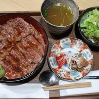 熟成焼肉 あらた - 極みステーキ丼