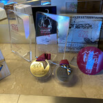 Un Petit Paquet - 百名店のメダル発見