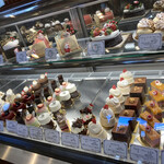 Un Petit Paquet - 24日でも午前中ならホールケーキも買えますよ