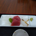 かぶさ食堂 - そば定食のお刺身　鮪とせーいか(22-12)