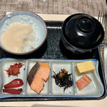 グラスコート - 土鍋炊きご飯　朝汁　自然薯とろろ　など