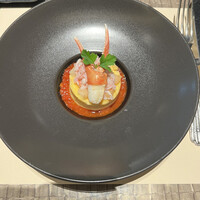 グラスコート - ポーチドエッグ入りクラブケーキ