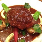 本町バール　月卯 - デミグラスソース煮込みハンバーグ