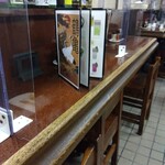 鶴亀 - カウンター席(2022年12月28日撮影)