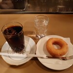 Rokuyousha - ブレンドコーヒー（アイス）とドーナツ