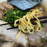 三四郎 - 大盛魚介豚骨醤油　麺