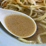Kurumaya Ramen - ガツンと塩味もある味噌ラーメンスープ