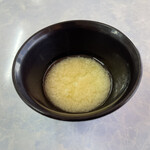 Kurumaya Ramen - ニンニク多めをお願いしますと。スープに入れるか小鉢か聞かれましたので小鉢で