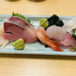 Sushi Akari - お刺身盛り合わせ　ホタテ・鰤・甘海老・鯛・鯵・蛸