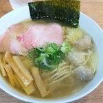 貝出汁ラーめんクラム - わんたん塩らーメン　1,050円