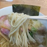 貝出汁ラーめんクラム - 平打ち中太麺