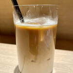 北海道牛乳カステラ - セットのカフェオレ　牛乳が主役のお店で、コーヒーもしっかり。