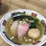 麺処 有彩 - 左のチャーシューは自分には無理。