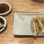 魚介醤油ラーメン 和屋 - 餃子5個　390円