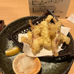 Niigata Sadoshima Ryoutsukou Chokusou Tofuro - する天７５０円。イカの一夜干しを天ぷらにしてあるので、食感は普通のイカ天と変わらず、旨味は凝縮されていて、ハマりそうな味わいです（╹◡╹）