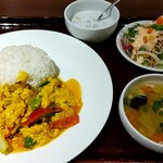 JASMINE THAI - 蟹のカレー炒めランチです