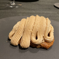 malca - モンブラン　下にはエスプレッソを染み込ませたビスキュイ、その上にバニラのジェラート