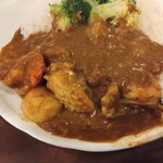 ミスターとフライパン - 海鮮カレー（1680円）のルーを半分くらいかけたところ