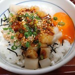 Nakau - 漬けいかユッケ丼（690円）