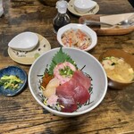 お食事処 だんらん日和 - 本日のランチ(¥1,650) メイン：ねぎとろ鉄火丼