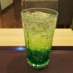 Kafe Ando Be- Kari Miyabi - 敢えてかき混ぜないで、グラデーションを出したメロンソーダ