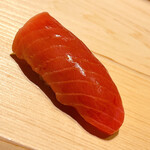 すが弥 - 背びれ下の筋肉部位。柵は背ナカです。肌理細やかな脂に朦朧