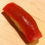 すが弥 - 赤身。天端です。間に海苔を挟みます