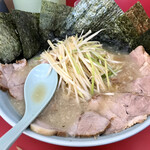 ラーメンショップ 椿 河内店 - ネギチャーシュー中盛り、のり増しです♪