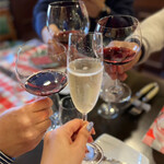 Bistro de trois - グラスを傾けて、乾杯♪(*^^)o∀*∀o(^^*)♪