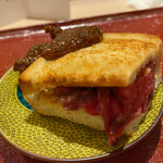 麦と麺助 - 最高級ビーフサンドをデミグラスソースで