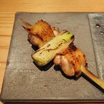 とり茶太郎 - ねぎま（上：比内地鶏、下：黄金シャモ）