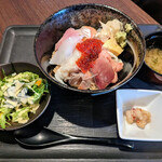 Sushi Dainingu Umami - 海鮮丼