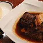 銀座アスター - 牛肉と湯葉の煮込み、焼マントウ添え