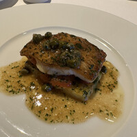 レグリエ - ノドグロのポワレ、チリメンキャベツのフラン、トマトのロティ、ブールノワゼットとケッパーのソース