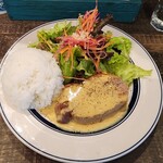 エスデミック カフェ - 日替わりランチのローストポークカレークリームソース