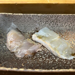 すし匠 - 松皮鰈の刺身(右)、金目の昆布締めの刺身(左)