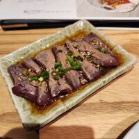 北新地はらみ 法善寺店 - 炙りユッケ