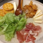 Teppanyaki Monjayaki Hiiro - チーズアラカルトと生ハム
