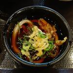Marugame Seimen - 釜揚げうどん はねぎと天かすを入れて食べると、とっても美味しい!(^^)!(2022.12.30)