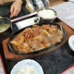 Nikkan Hiroba - 骨付きカルビ定食