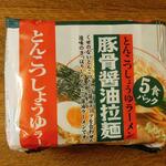 ディオ - 豚骨醤油ラーメン(５袋入り) (税抜)184円　(2022.12.30)